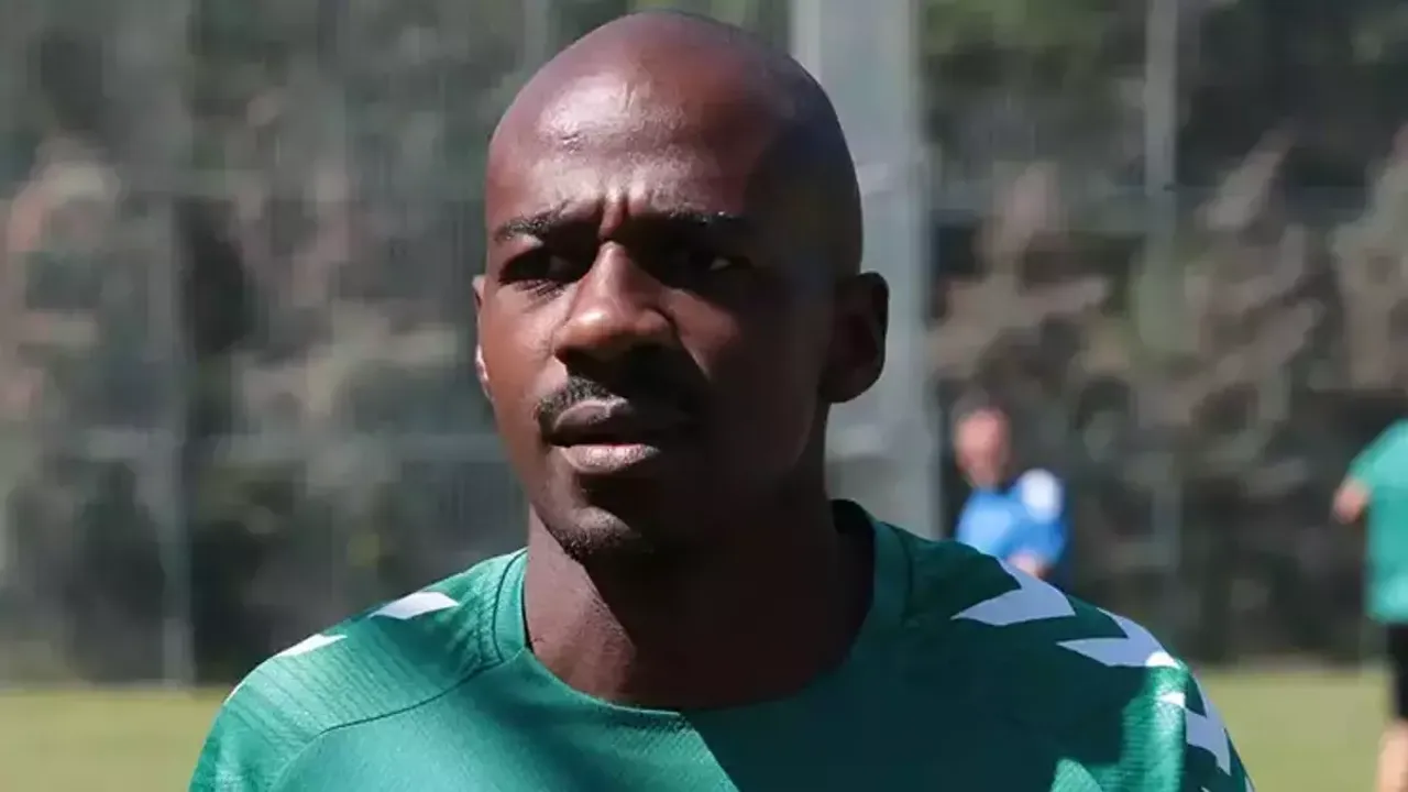 Sakaryaspor Kadrosunda Büyük Hareketlilik: İki Yeni Yüz, İki Vedalaşma!