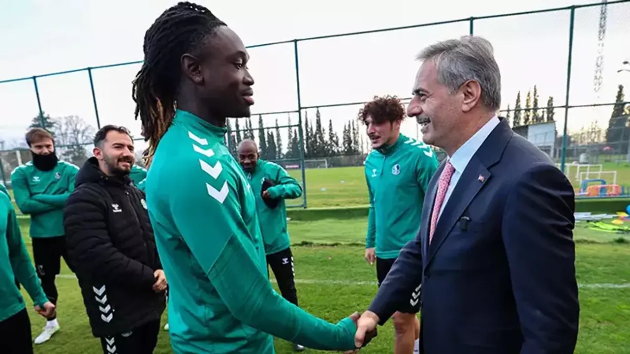 Sakaryaspor'a Güçlü Moral Takviyesi: Vali Doğan ve Başkan Alemdar'dan Zirve Çağrısı!