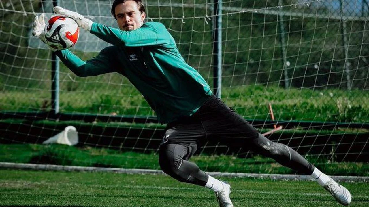 Iğdır FK'dan Kalede Güçlü Hamle: Jakub Szumski Resmen İmzaladı!