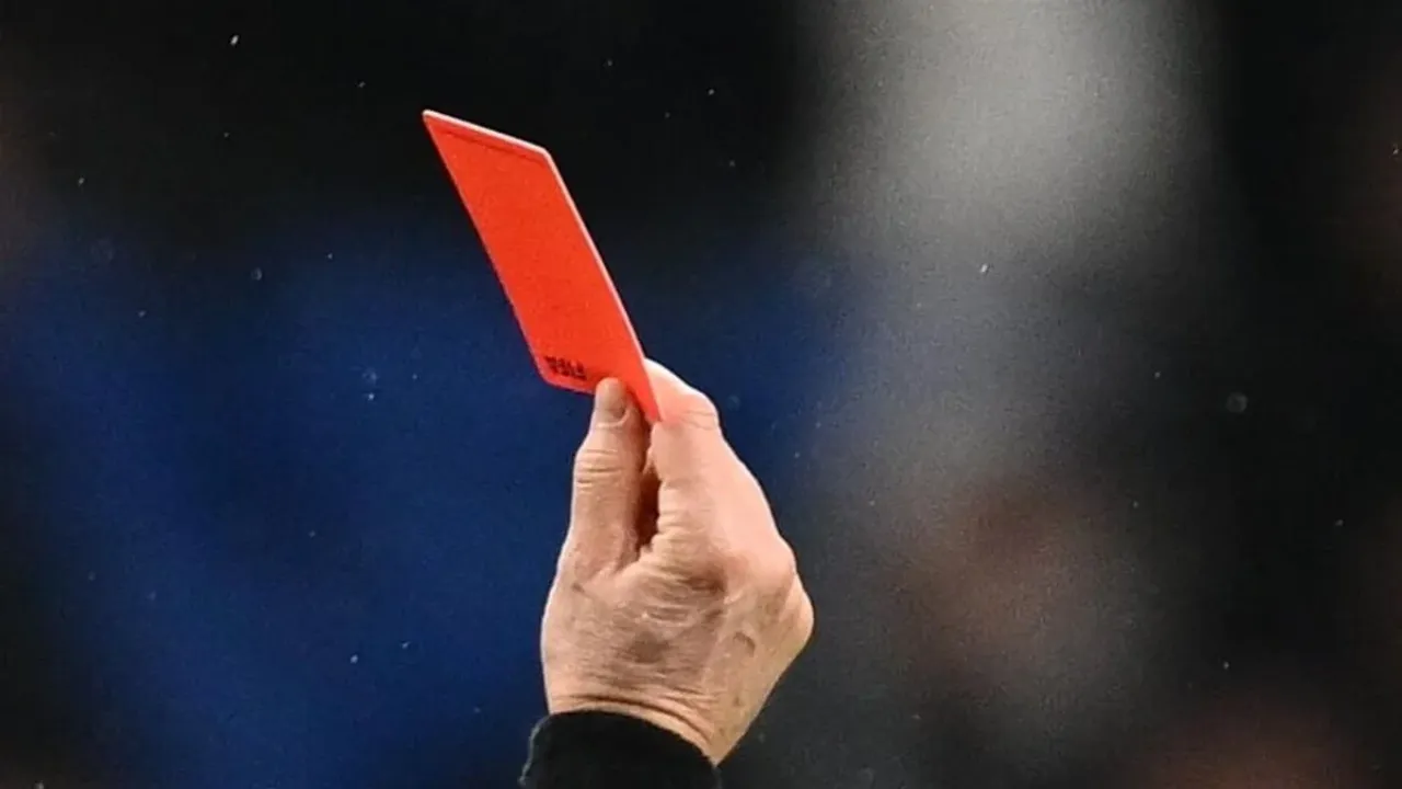 Süper Lig'in Disiplin Karnesi Belli Oldu! İlk Yarıda Kart Rekortmenleri Kimler?