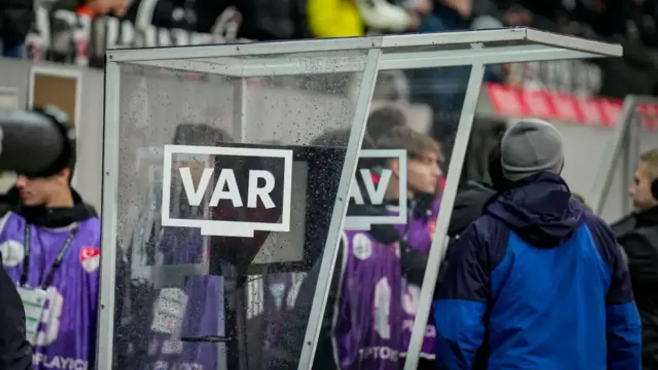 10. Hafta Heyecanı Öncesi: Süper Lig'de VAR Koltuğunda Oturacak İsimler Belli Oldu!