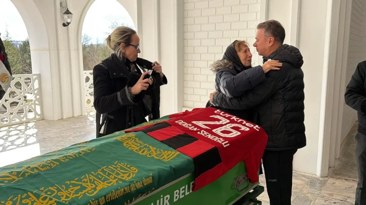 Türk Futbolu Yasta: Eskişehirspor Efsanesi Doğan Şenoğlu Veda Etti