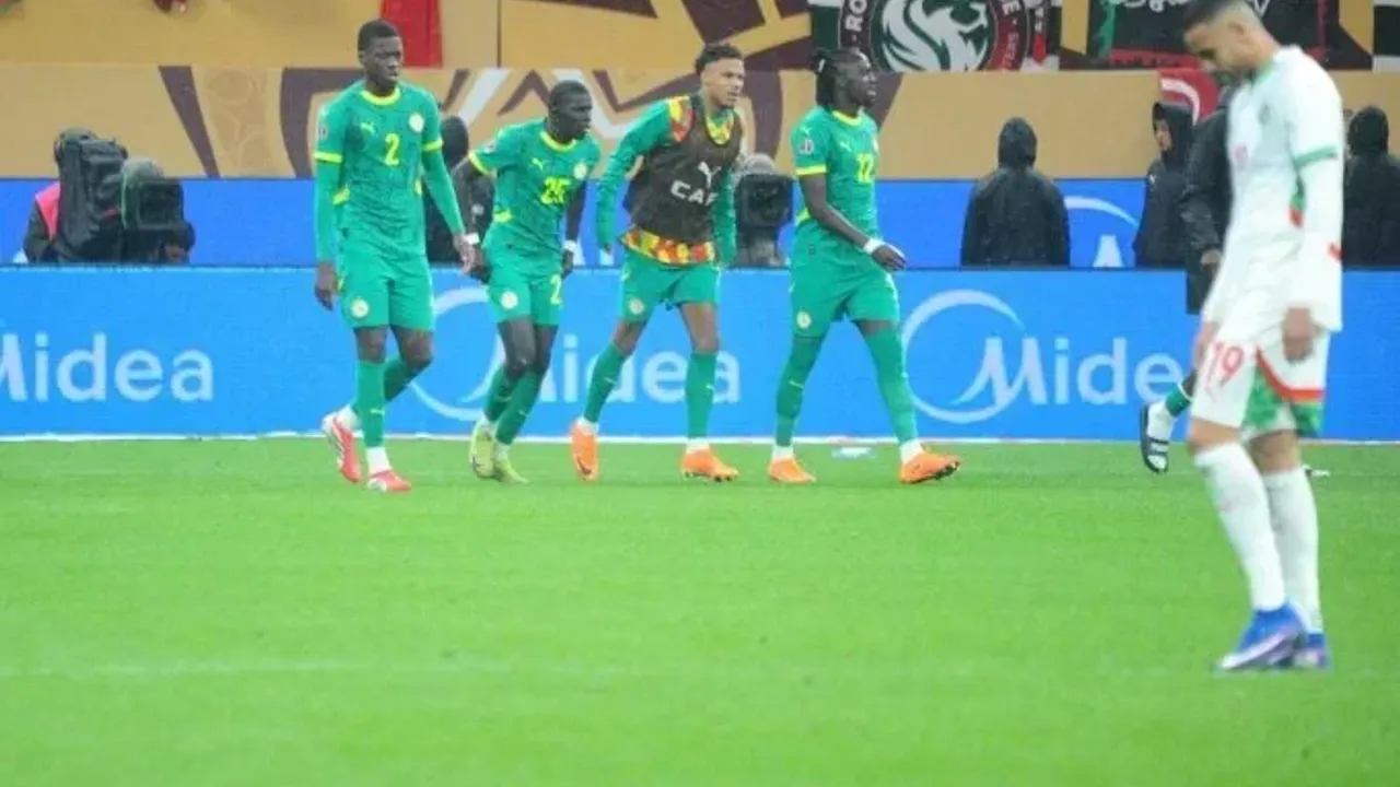 Afrika Kupası Finalinde Akıl Almaz Drama: Senegal'den Sahadan Çekilip Geri Dönerek Destansı Şampiyonluk!