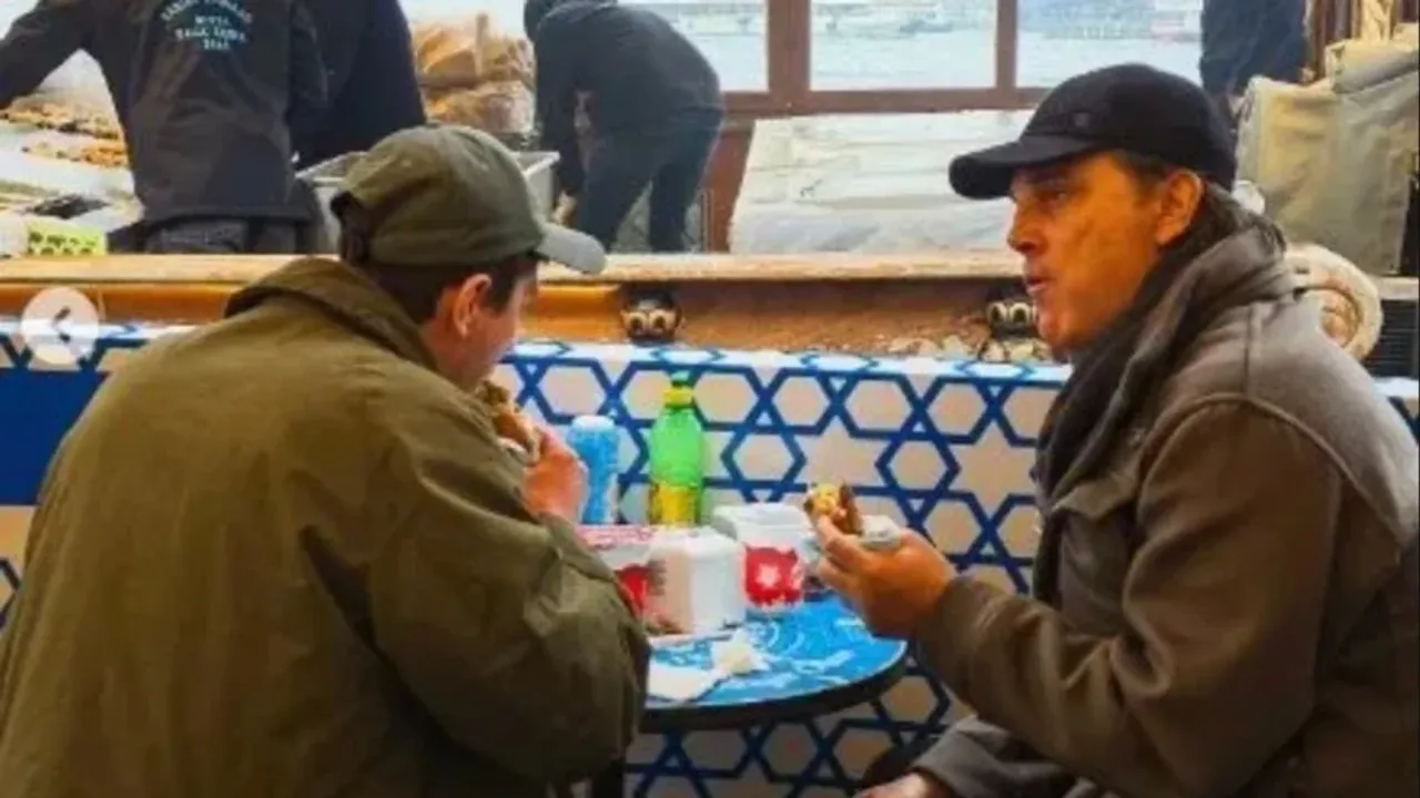 Milli Takım Teknik Direktörü Montella'dan Eminönü'nde Sıcak Buluşma: Balık Ekmek Sürprizi!