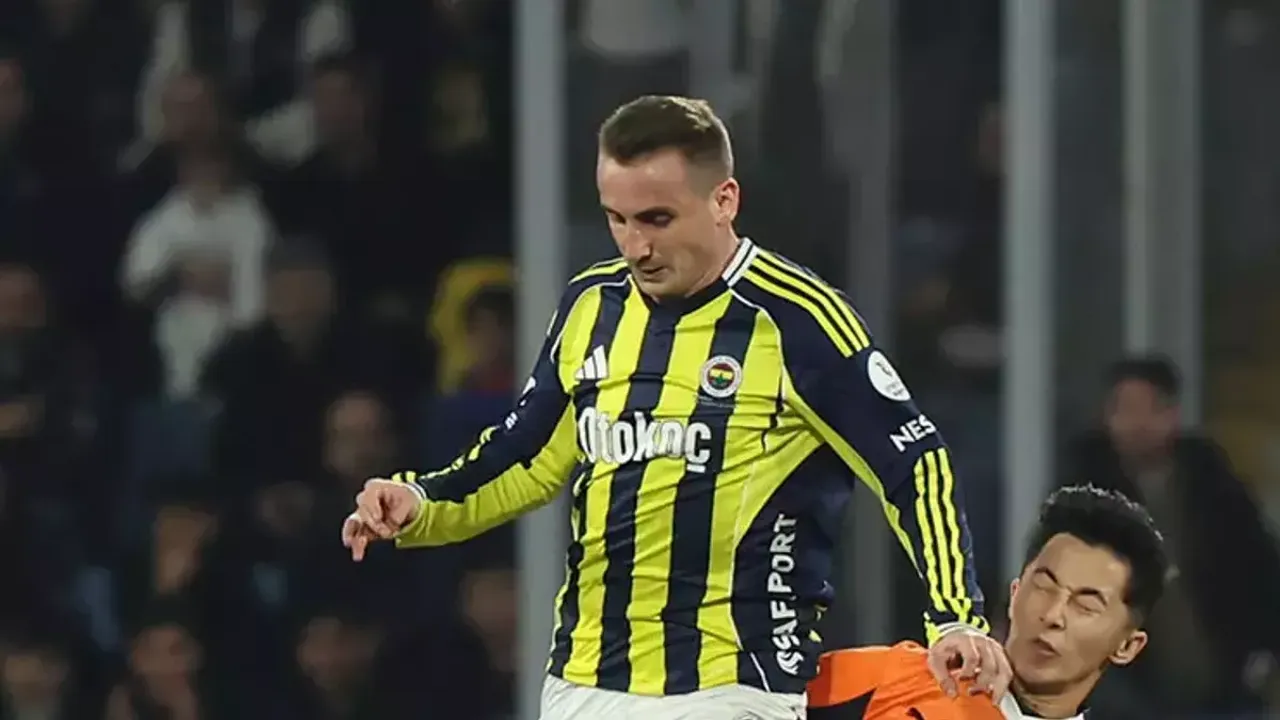 Kerem Aktürkoğlu'ndan Fenerbahçe Taraftarına Samimi Özür: 'Maçları Bitirmeliyiz'