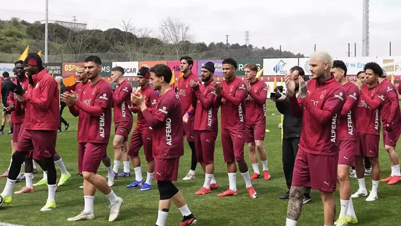 Galatasaray’da Osimhen Sürprizi! Dev Maç Öncesi Kadroda