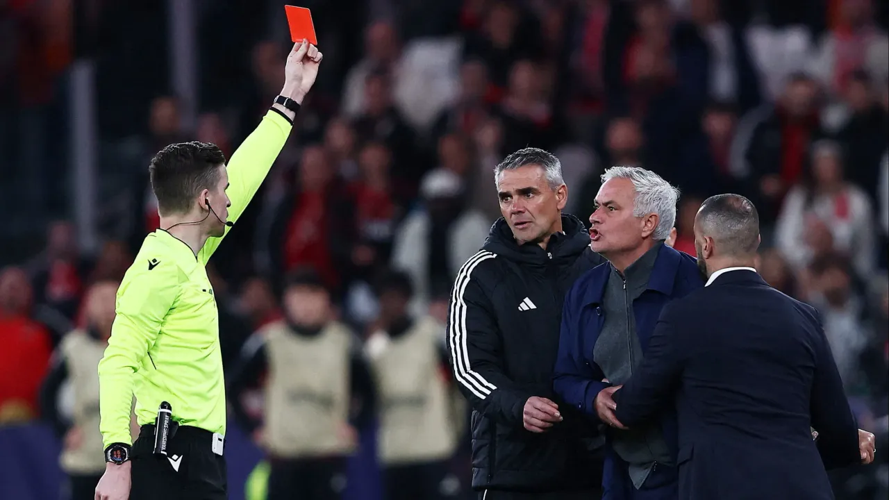 Portekiz Derbisi Nefesleri Kesti: Benfica ve Porto Berabere, Mourinho Sahneden Atıldı!