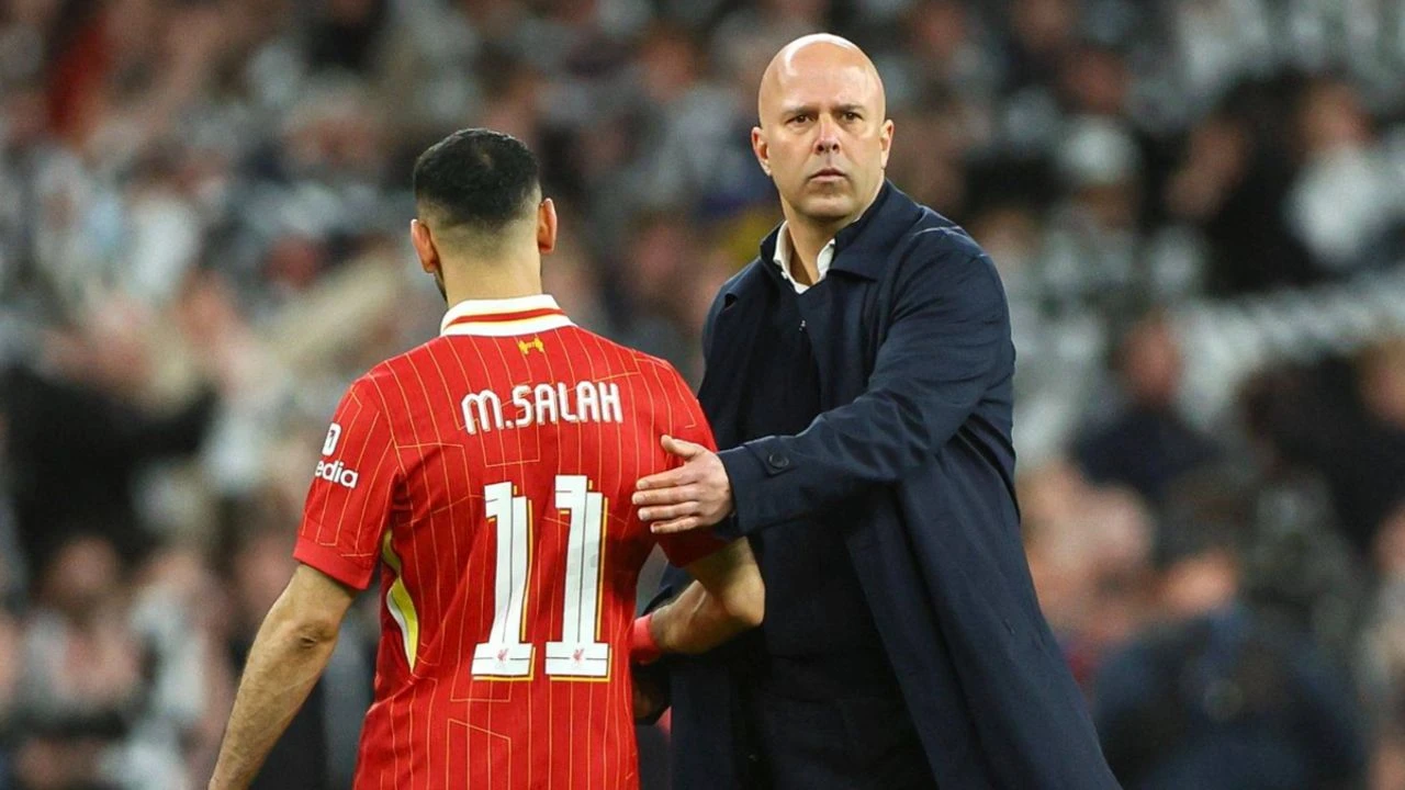 Anfield'da Büyük Yüzleşme: Salah ve Slot Krizi Zirveye Çıkıyor!
